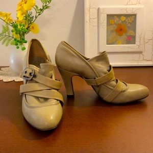 Frye light green leather heels